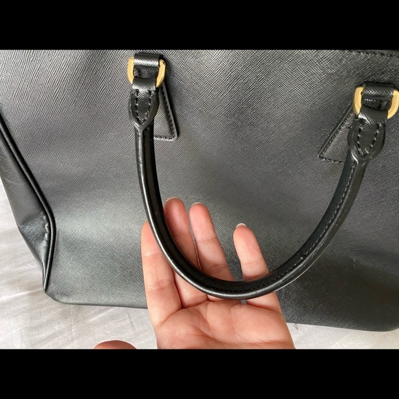 Prada Saffiano black tote - Picture 9 of 16